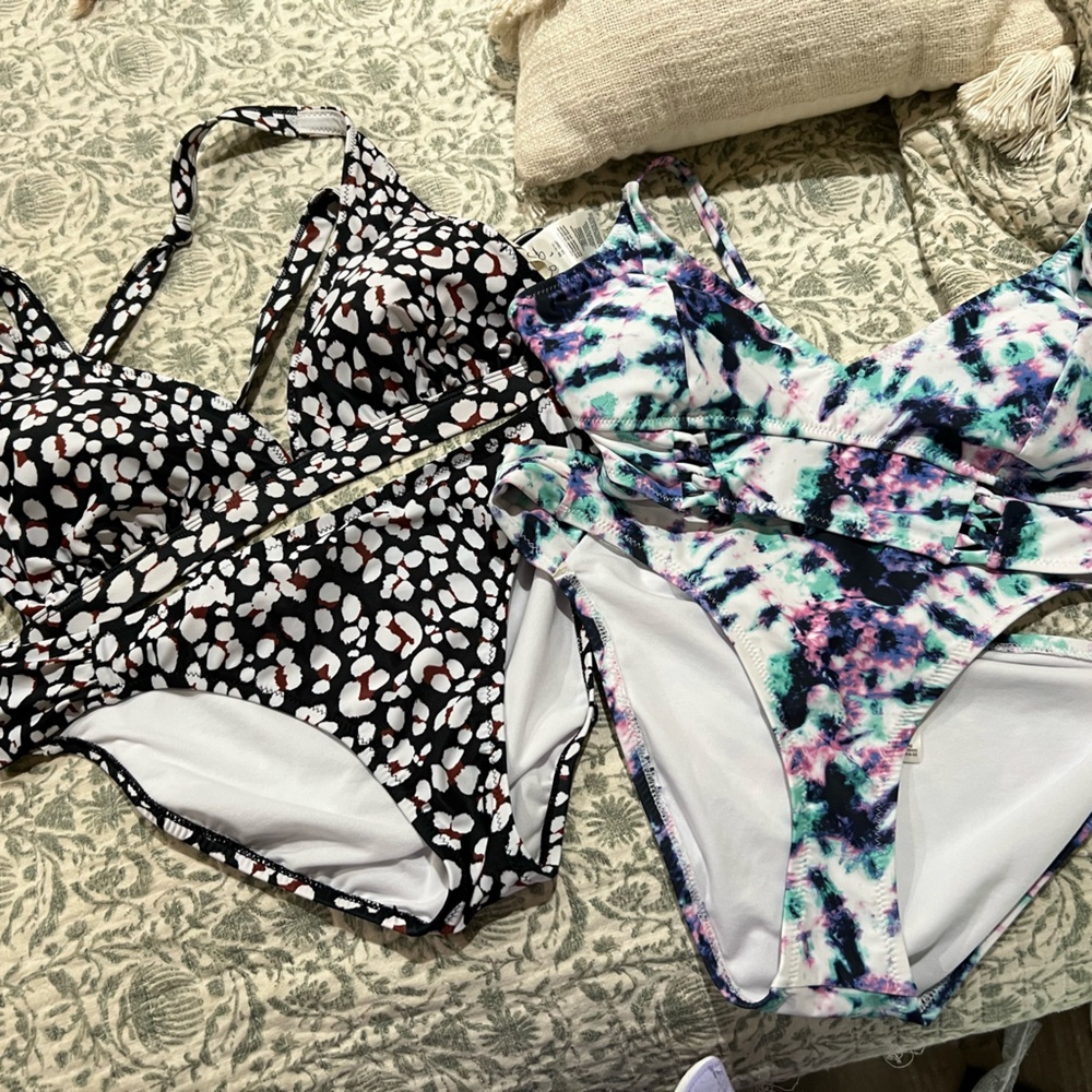 Jessica Simpson bikinis